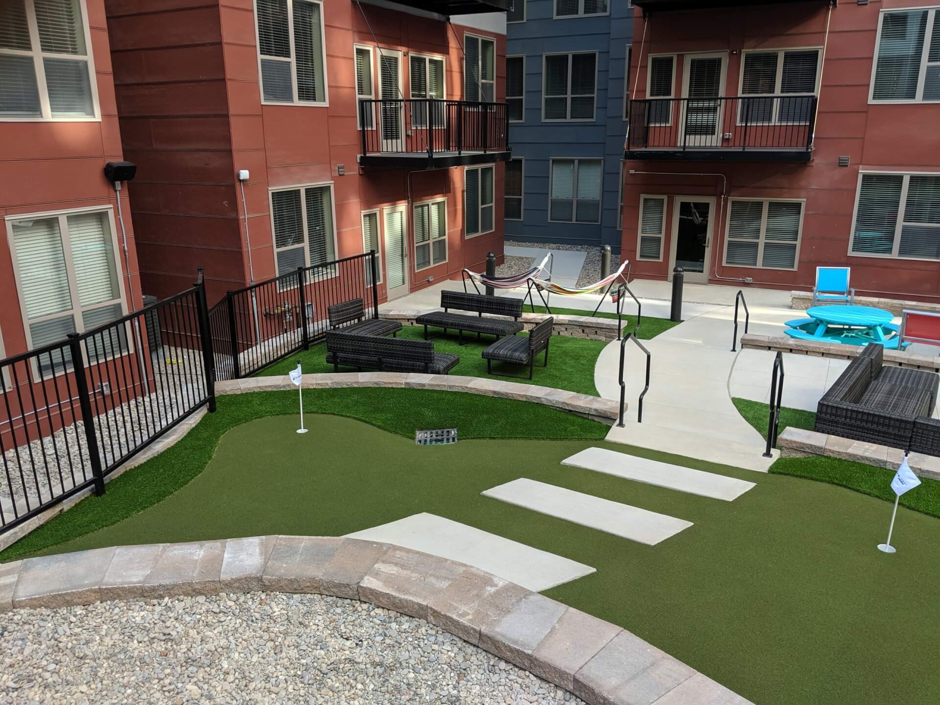 SYNLawn-Columbus-Ohio-Courtyard-Common-Area-puttputt-course-artifical-grass SYNLawn-Columbus-Ohio-Courtyard-Common-Area-puttputt-course-artifical-grass